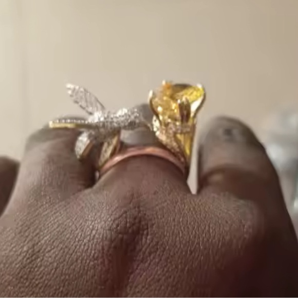 Hummingbird Royal Champagne Crystal Ring - Picture 7 of 8